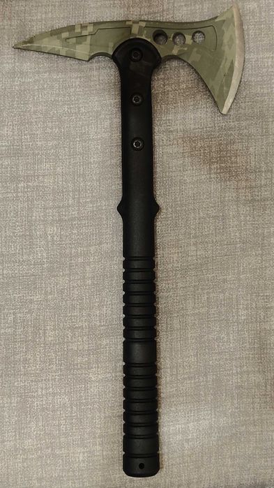 Ножове 3 броя + тактическа брадва Томахоук - за 50 лв.