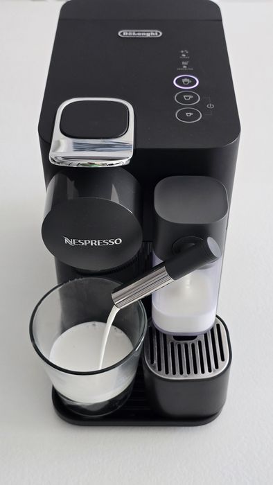 Espressor Nespresso De'Longhi Lattissima One