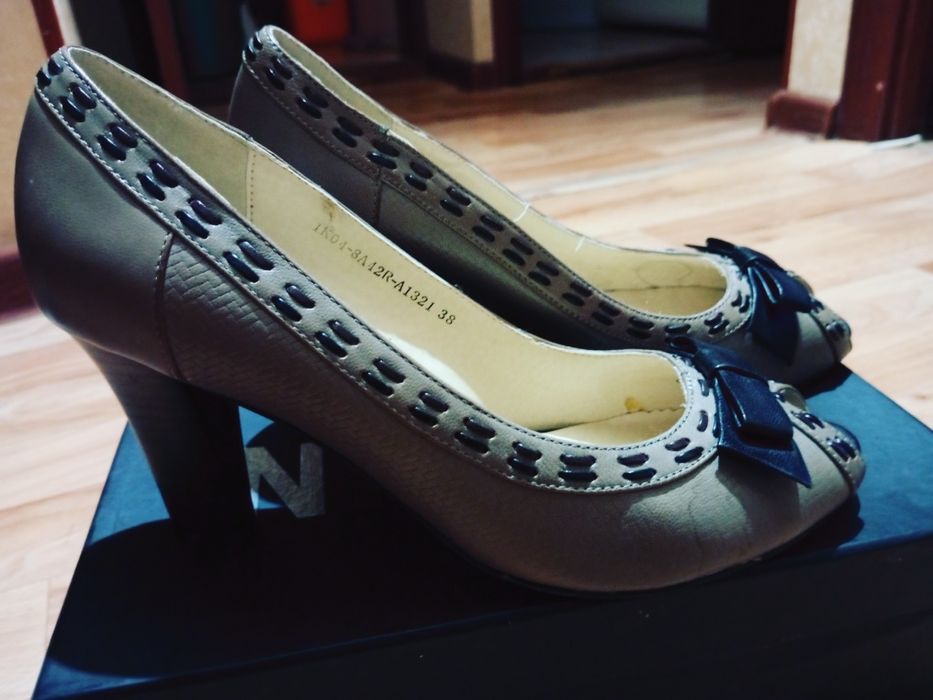 Женская обувь : босоножки и туфли