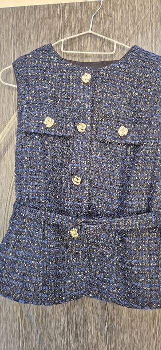 Стилен елек с деликатни лъскави честички