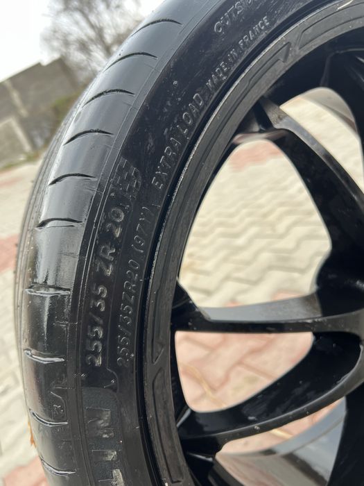 Vănd sau schimb roți pe 225\35/20