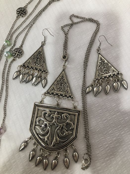 Национальные украшения