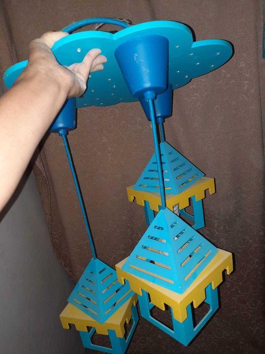 Продам люстру в детскую комнату