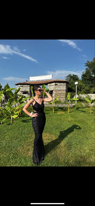 Черна елегантна рокля