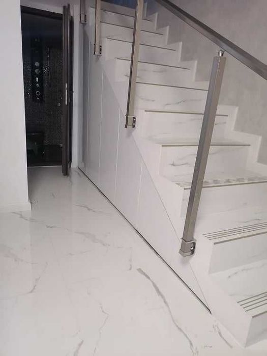 mester faianta gresie jugrav rigipsar zidar instalator intretinere elrctrician montator usi..