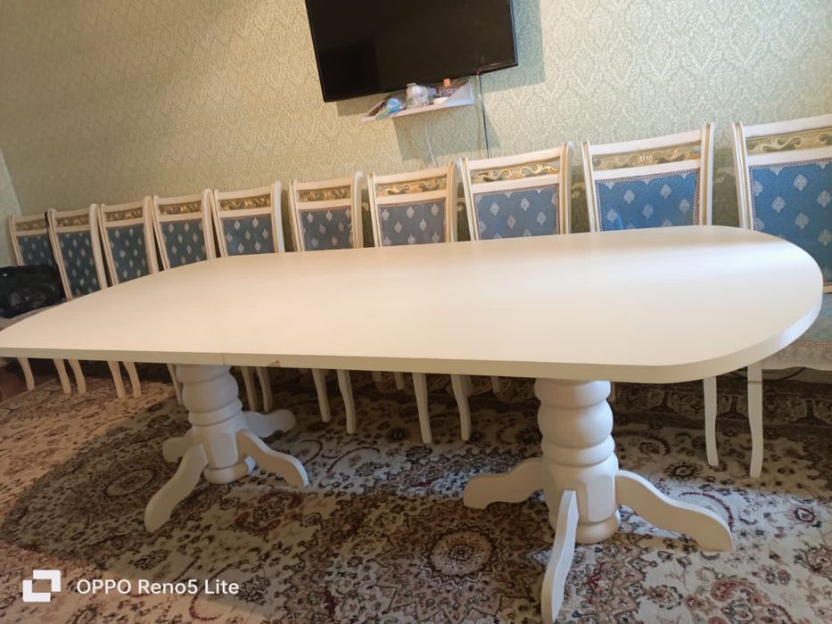 Продам стол для гостиной