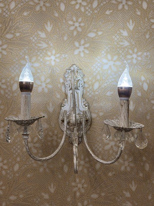 Продам люстры и бра по смешной цене