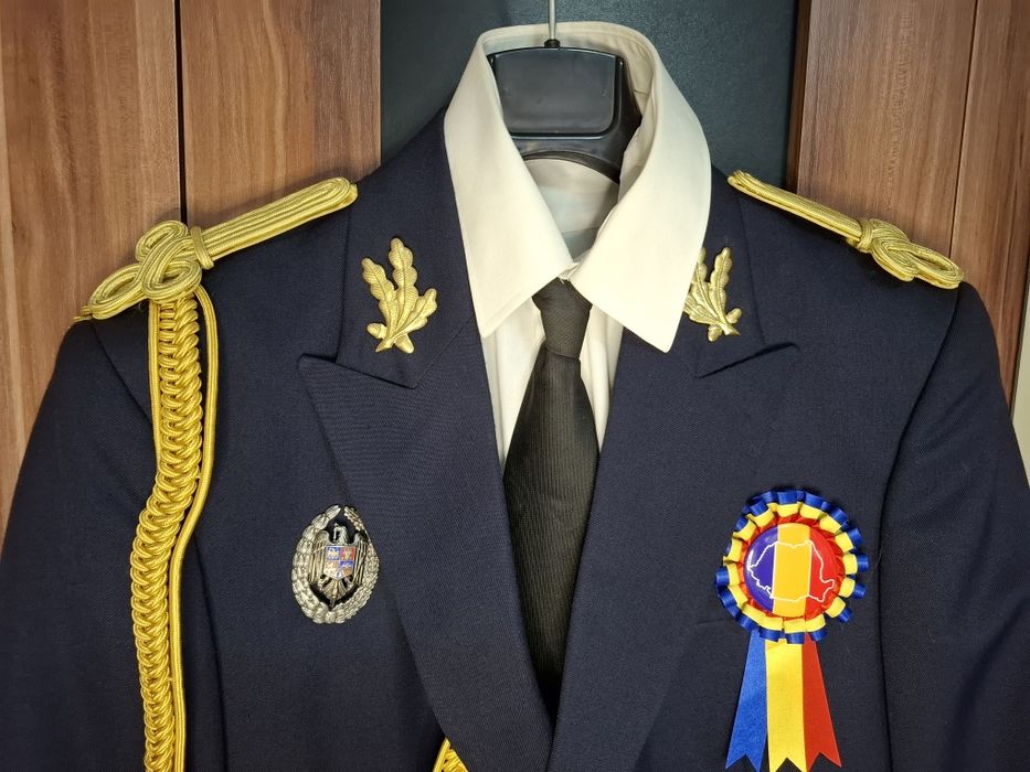 Costum militar Exceptiol, Unic