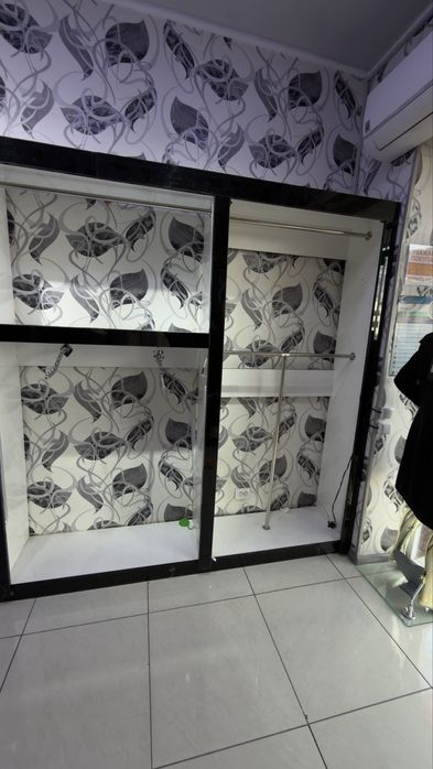 Срочно!!!Мебель для магазина одежды