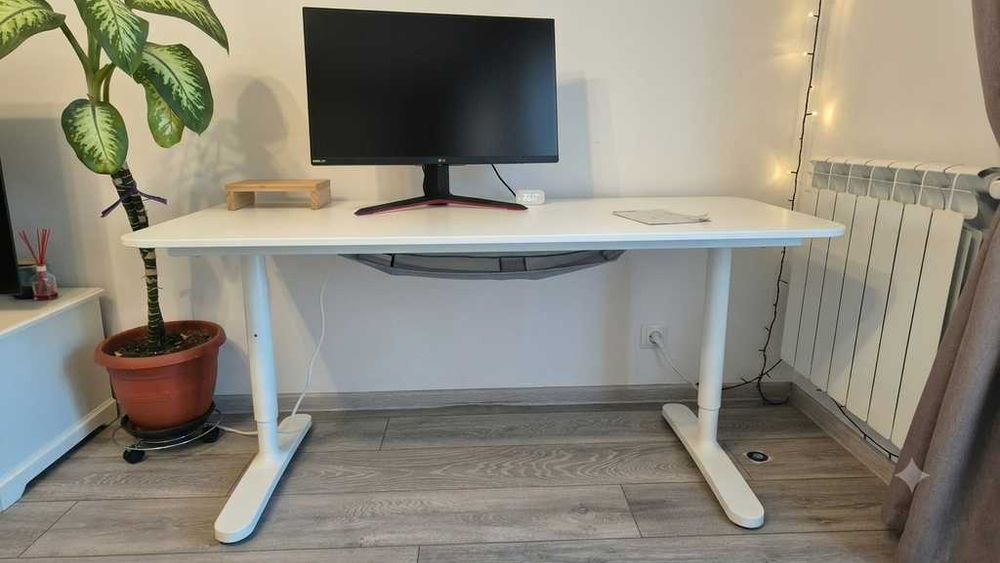 Birou IKEA BEKANT, stare foarte buna