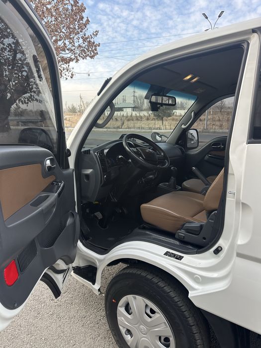 KIA BONGO 1ton GLS Full pazitsia sariq salon