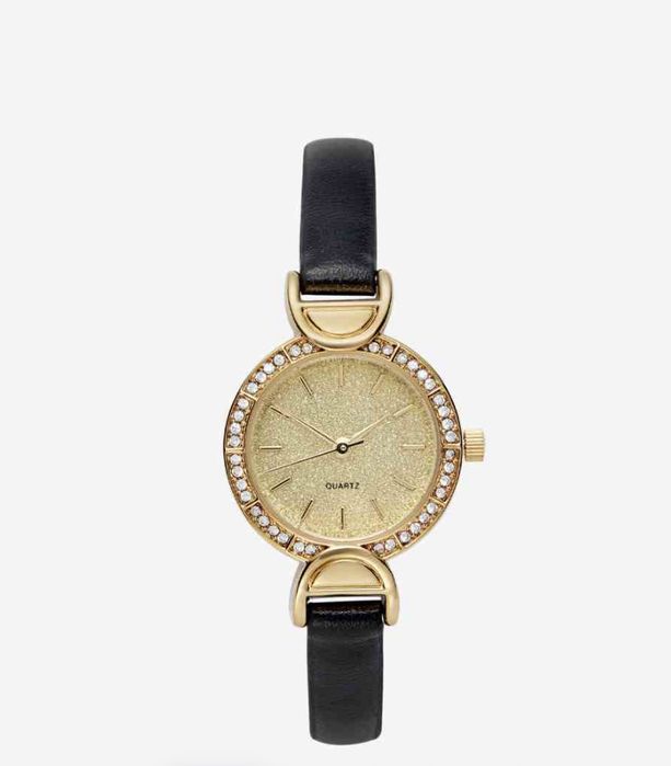 Часы с золотистым циферблатом