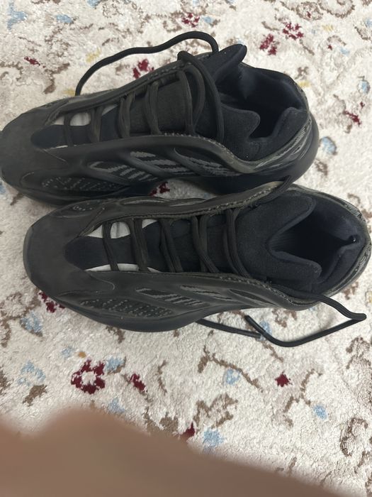 Кроссовки Adidas yeezy boost 700 v3