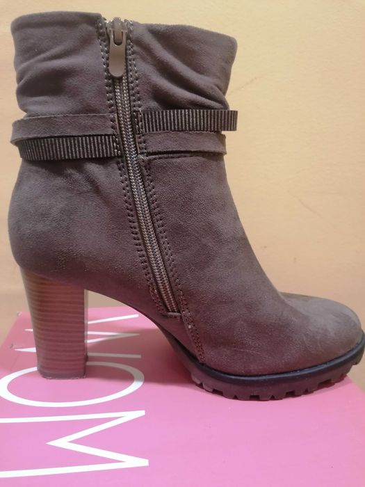 Елегантни дамски боти