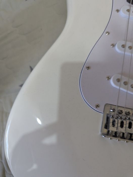 Продам новую гитару и комбик