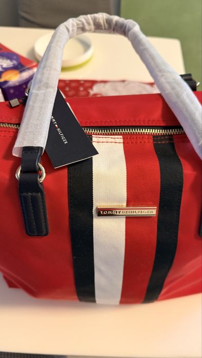 Geanta Tommy Hilfiger marime medie Originala 100%