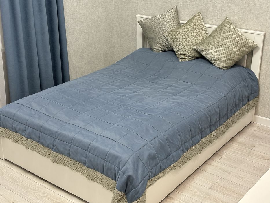 Мебель IKEA (кровать, стол, комод)