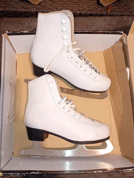 Patine dama Nevica mărime 38. Doar Braila