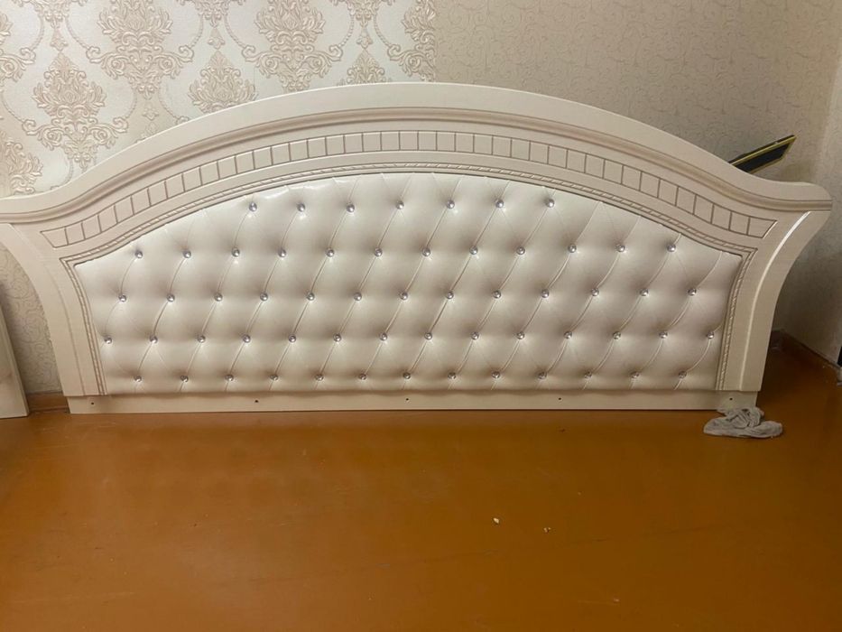 Продам шкаф и кровать.
