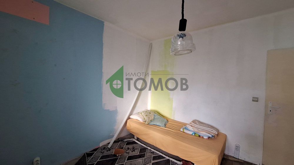 Тристаен апартамент в кв. Железник