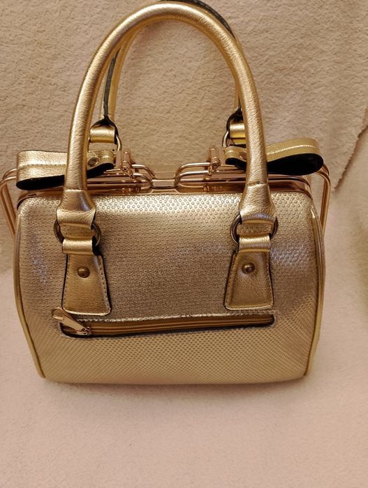 Дамски чанти - лак, велур