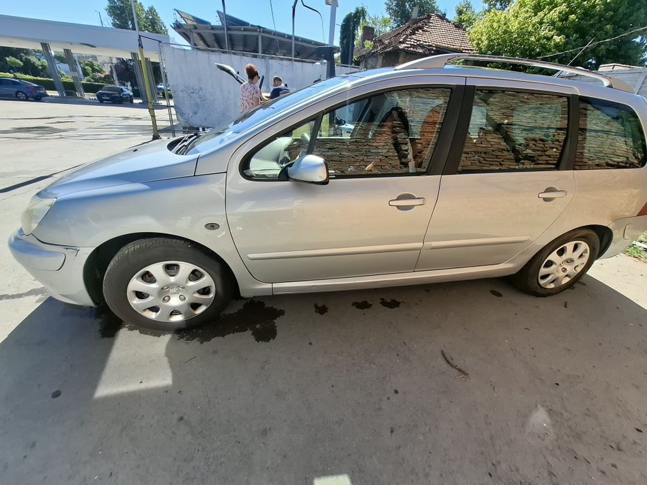 Автомобил Пежо 307 SW