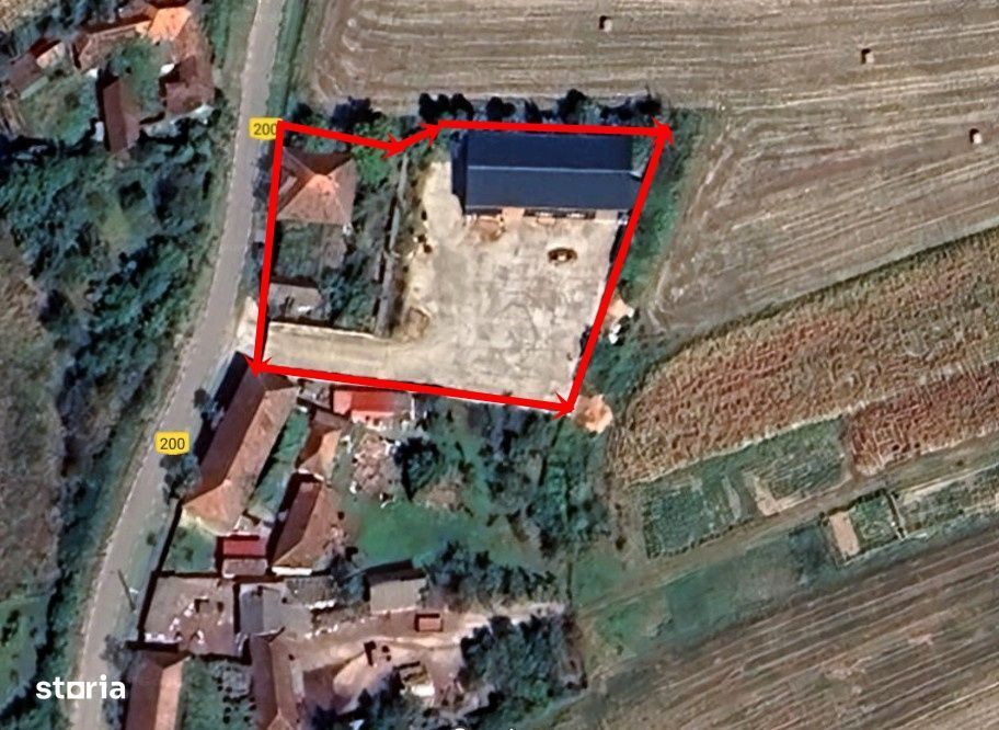 Hala de productie + casa de locuit, cu teren generos - in Hodis, comun
