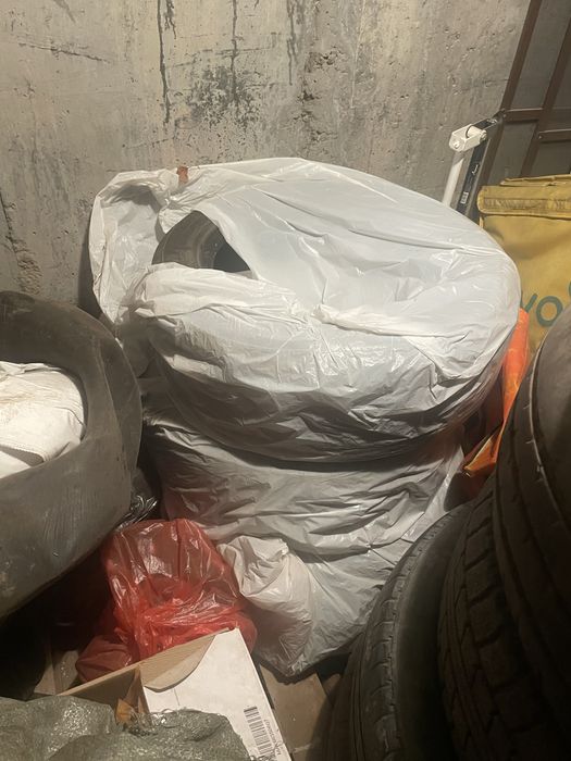 Продаю а авто шины 215/55/17