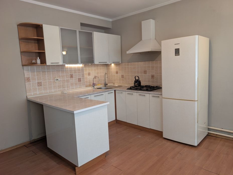 Продам кухню +  холодильник Samsung + газовая плита Indesit+ вытяжка