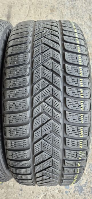 4 anvelope iarna Pirelli 255/45/19,dot 2021.Pretul este pe bucata.