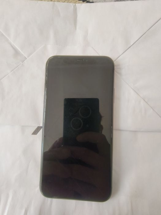 IPhone 11 телефон