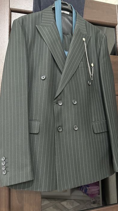 Срочно продам костюм