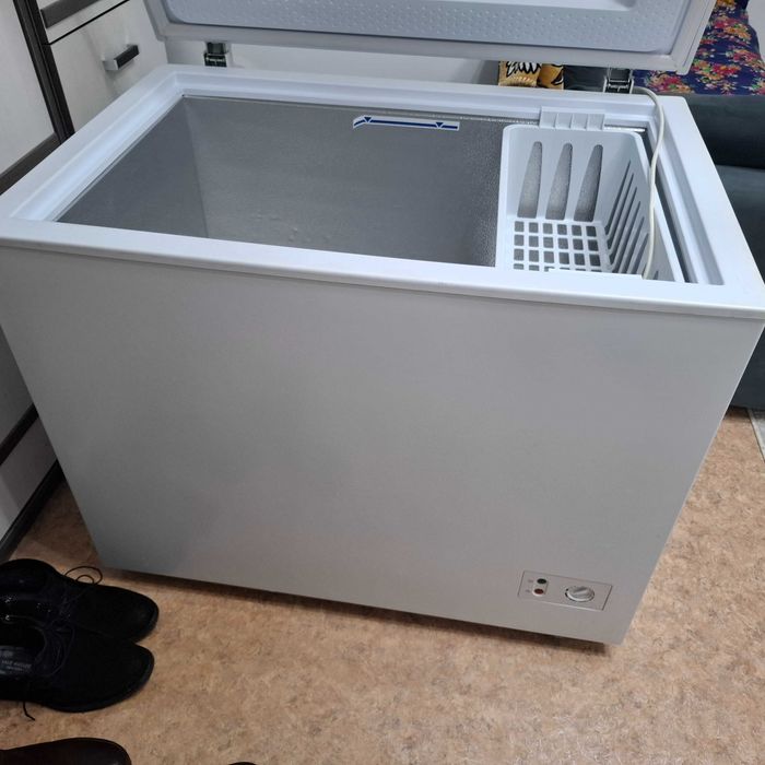 Продам морозильник
