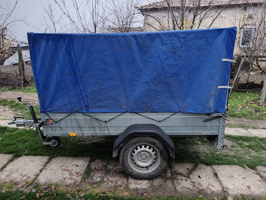 Vând remorcuta auto Stema