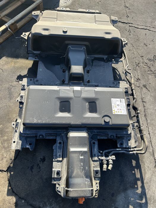 Продавам електрическа батерия за Пежо 2008