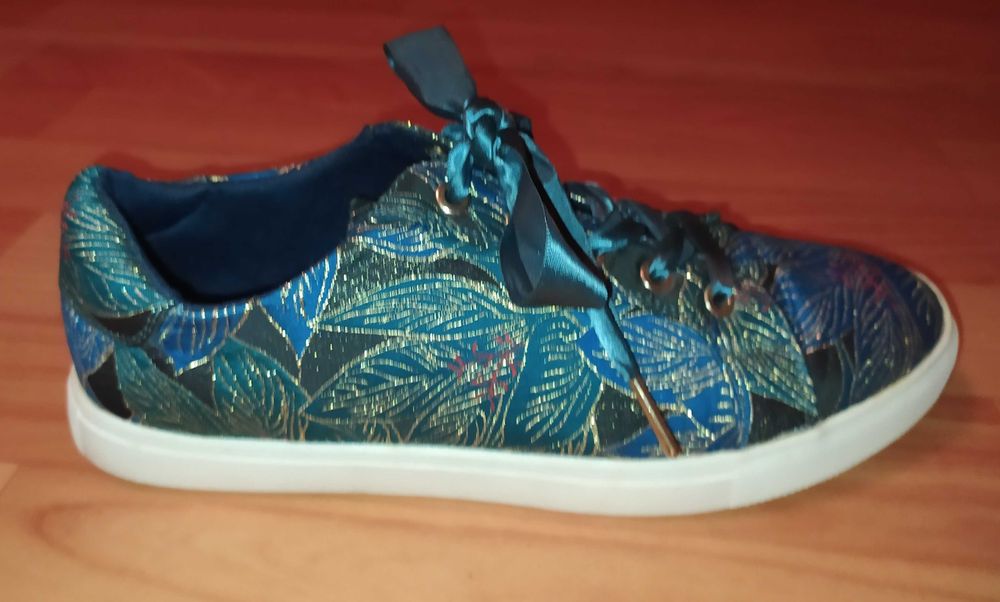 Кроссовки, размер 40