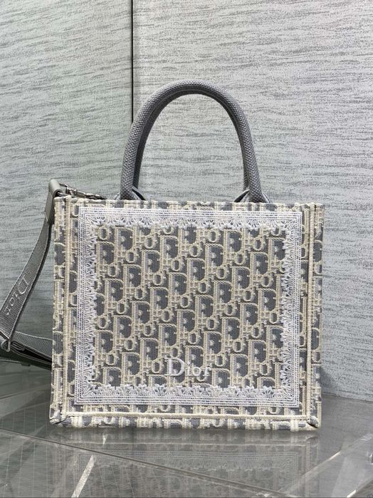 Dior Tote Micro чанта