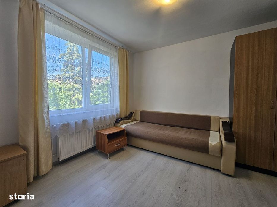 Garsoniera  etaj 2 ,decomandata, Dacia