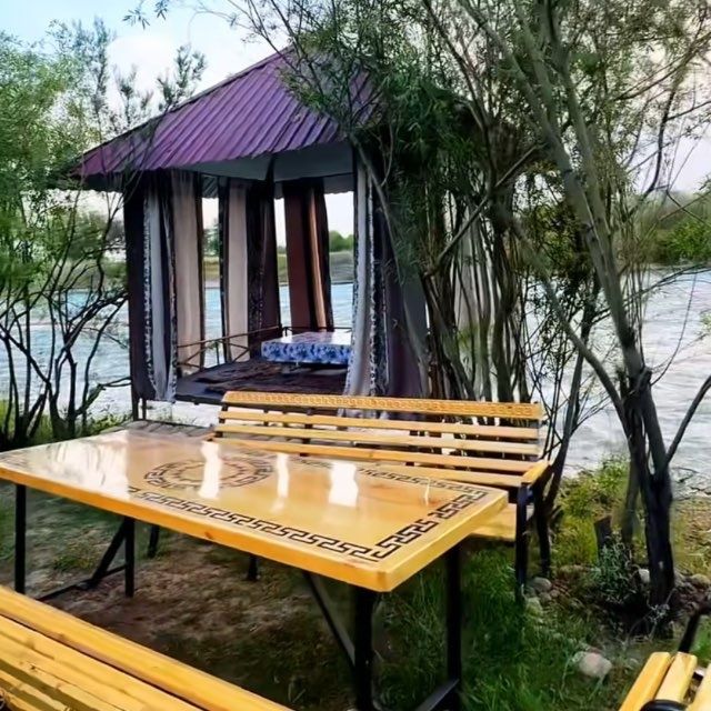 Oстров на берегу реки tапчаны. Рыбалка на реке и озера.