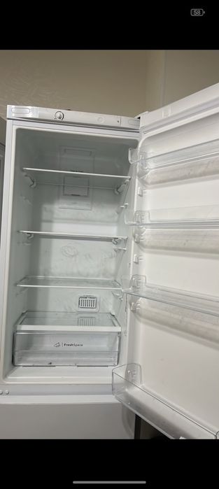 Холодильник (indesit)