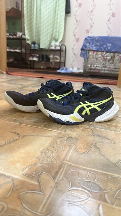 Продам ASICS для волебола