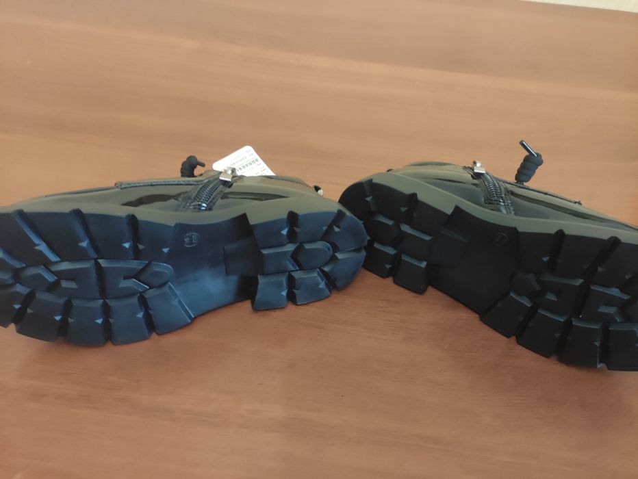 Обувь для мальчиков размер 33 и 34.