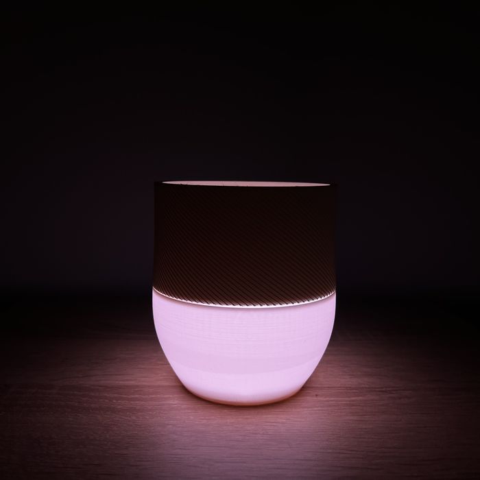 Саксийка с вградена светлина