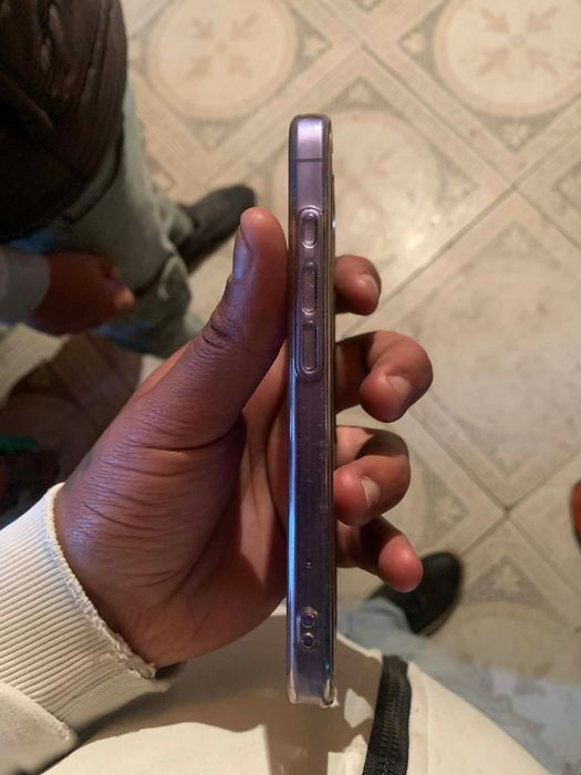 Vând iPhone 16 sau schimba