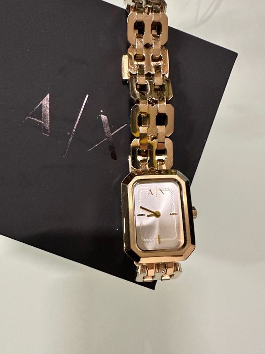 Часовник Armani оригинален с кутия