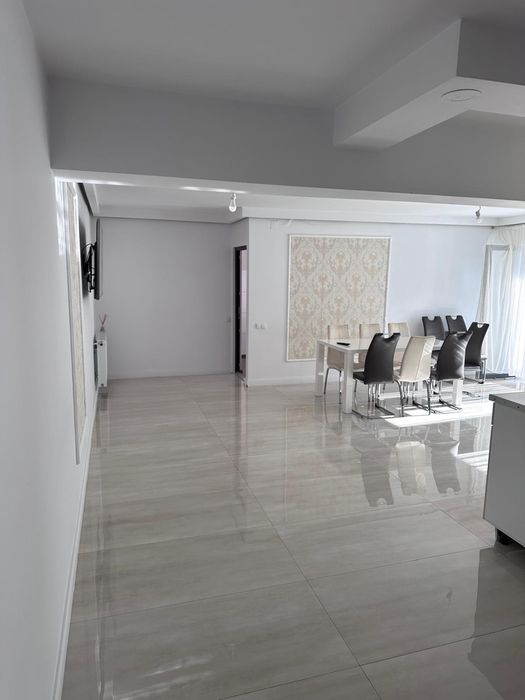 Vand apartament cu 3 camere si doua bai