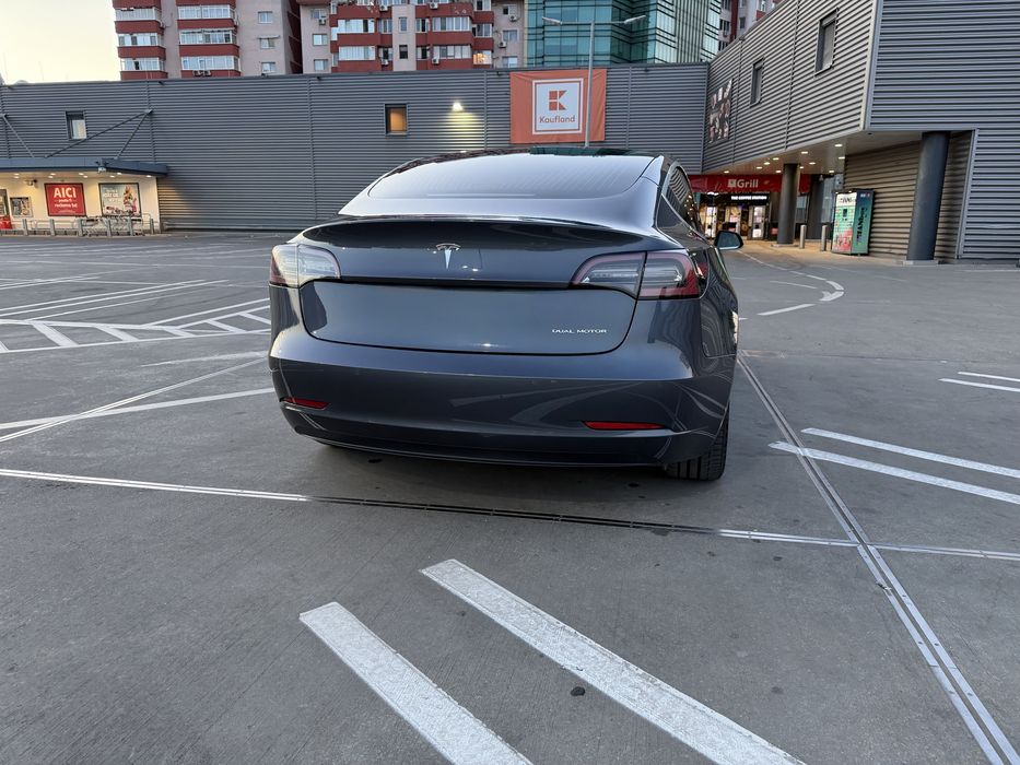 Tesla Model 3 Dual Motor Long Range