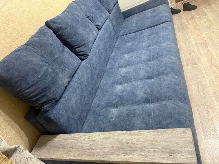 Срочно продам диван