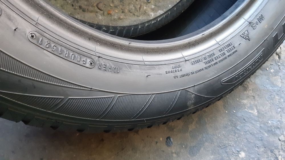2 anvelope 215/60r17 iarnă marca Falken preț 220 lei bucata