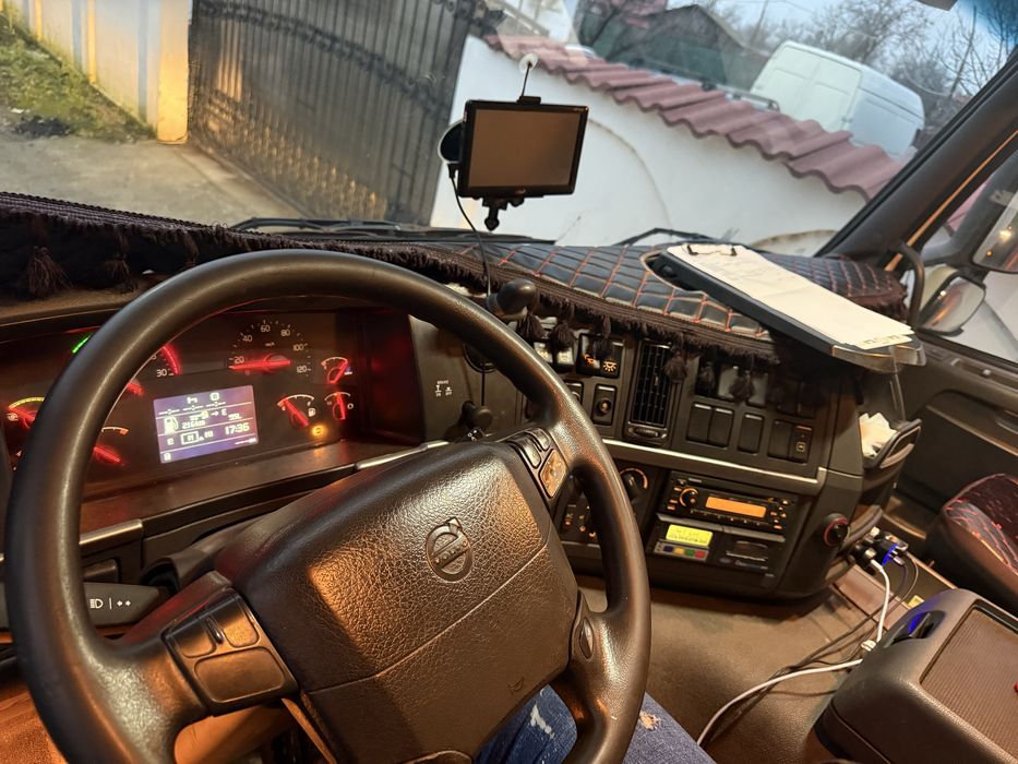 Volvo FM330 frigorific 2011